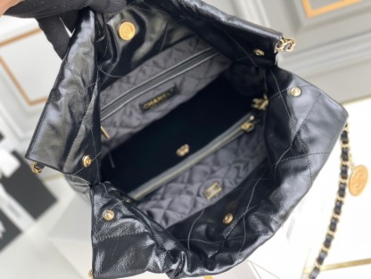 CHANEL 22 Small Handbag