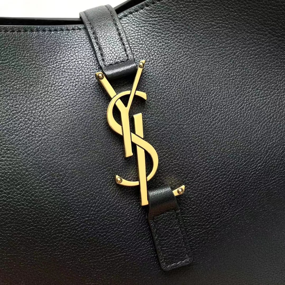 YSL LE 5 A7 SUPPLE LARGE IN GRAINED LEATHER