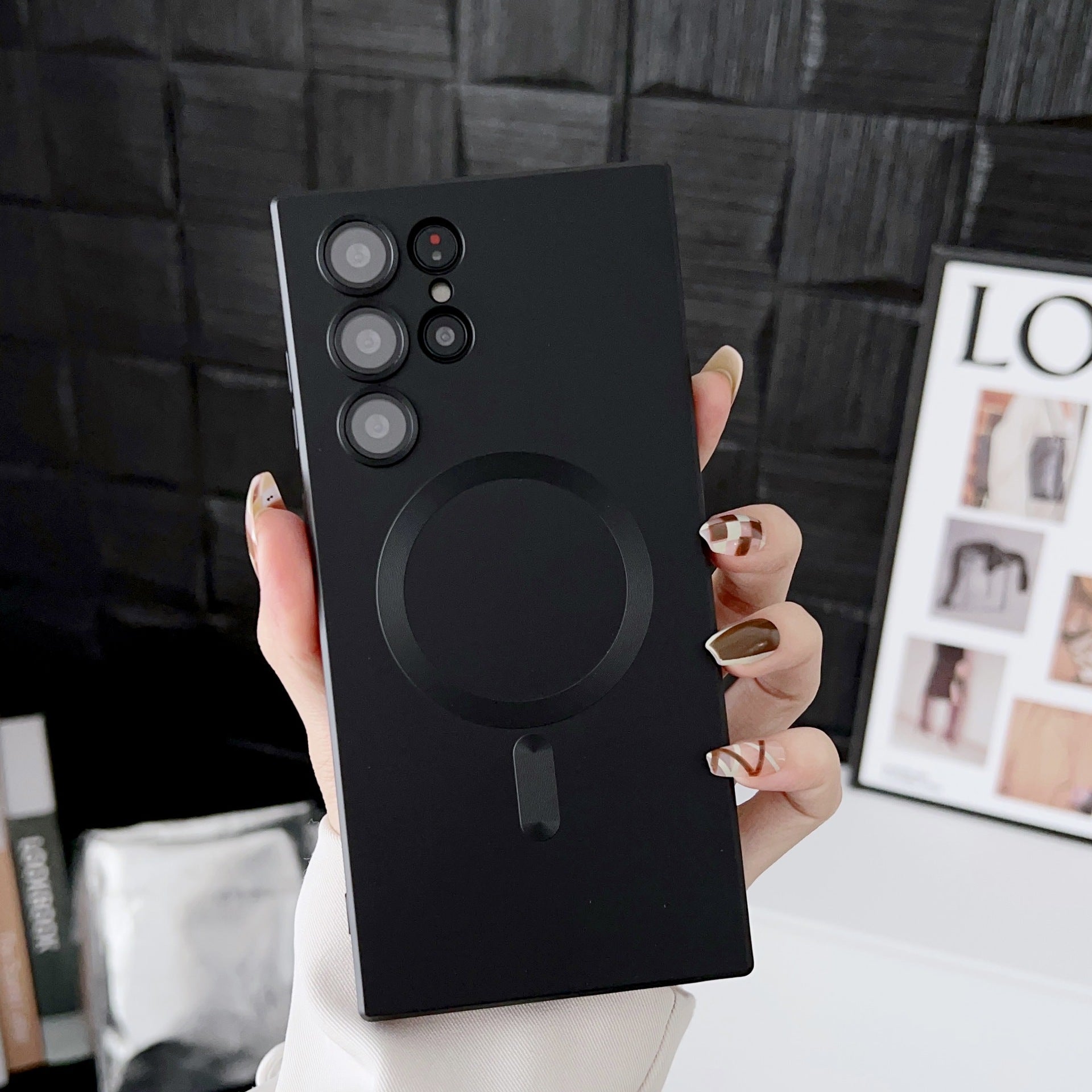 Magnetic dustproof phone case suitable for Samsung.