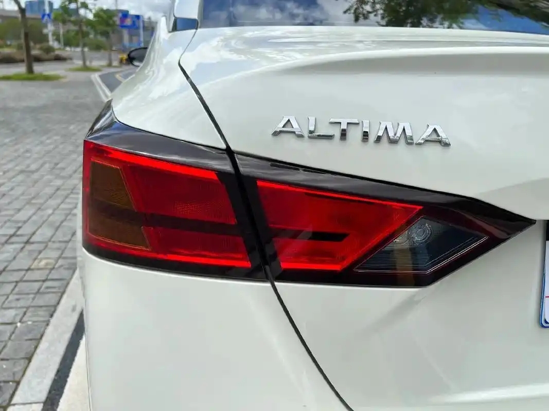 2022-2025 ALTIMA Tailgate Badge ABS Chrome Nissan 84895-9HF1A Self-Adhesive Decal Nameplate