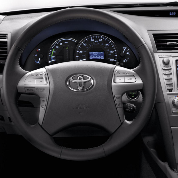 1pc Corolla Auris Hilux Camry 4Runner Highlander Tacoma  Plastic 3D Steering Wheel Emblem Glossy Chrome Toyota 90975-02146