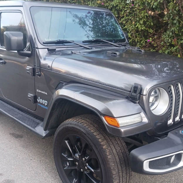 2Pcs Wrangler ABS Plastic SAHARA Side Door 3D Letter Gloss Silver Jeep 68333673AA