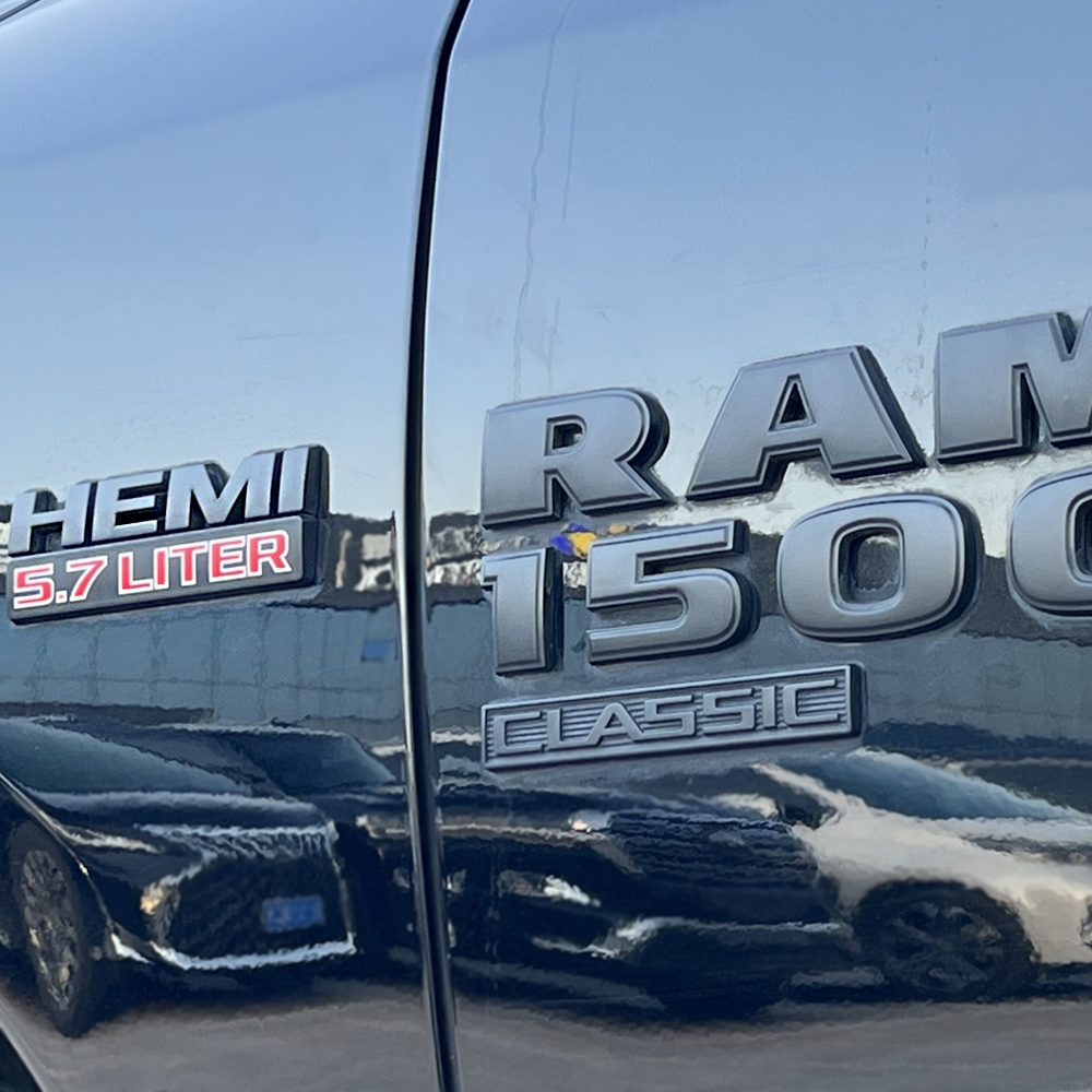 2PCS 2013-24 RAM 1500 2500 3500 4500 5500 HEMI 5.7 LITER Side Fender Badge Black Red 3D Decal Dodge 68247898AA