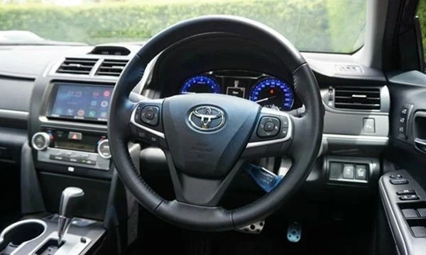 1PC Corolla Camry 4Runner Highlander Tacoma Steering Wheel Emblem Chrome Toyota