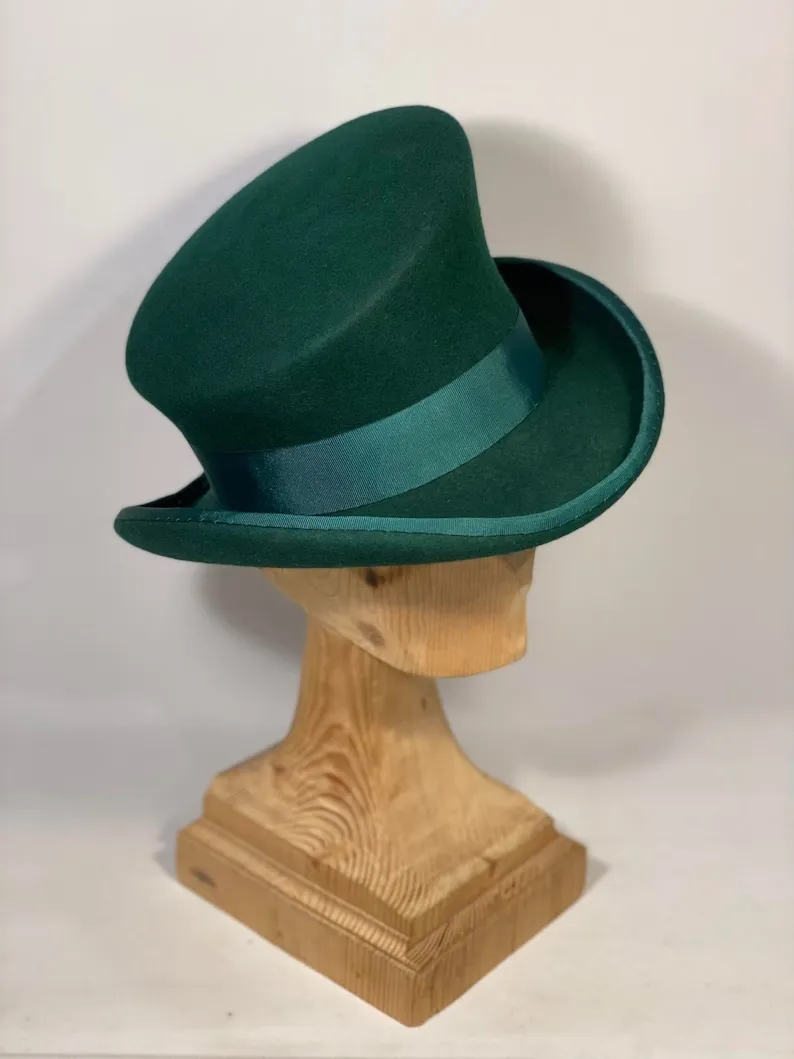 Asymmetric top hat-Green