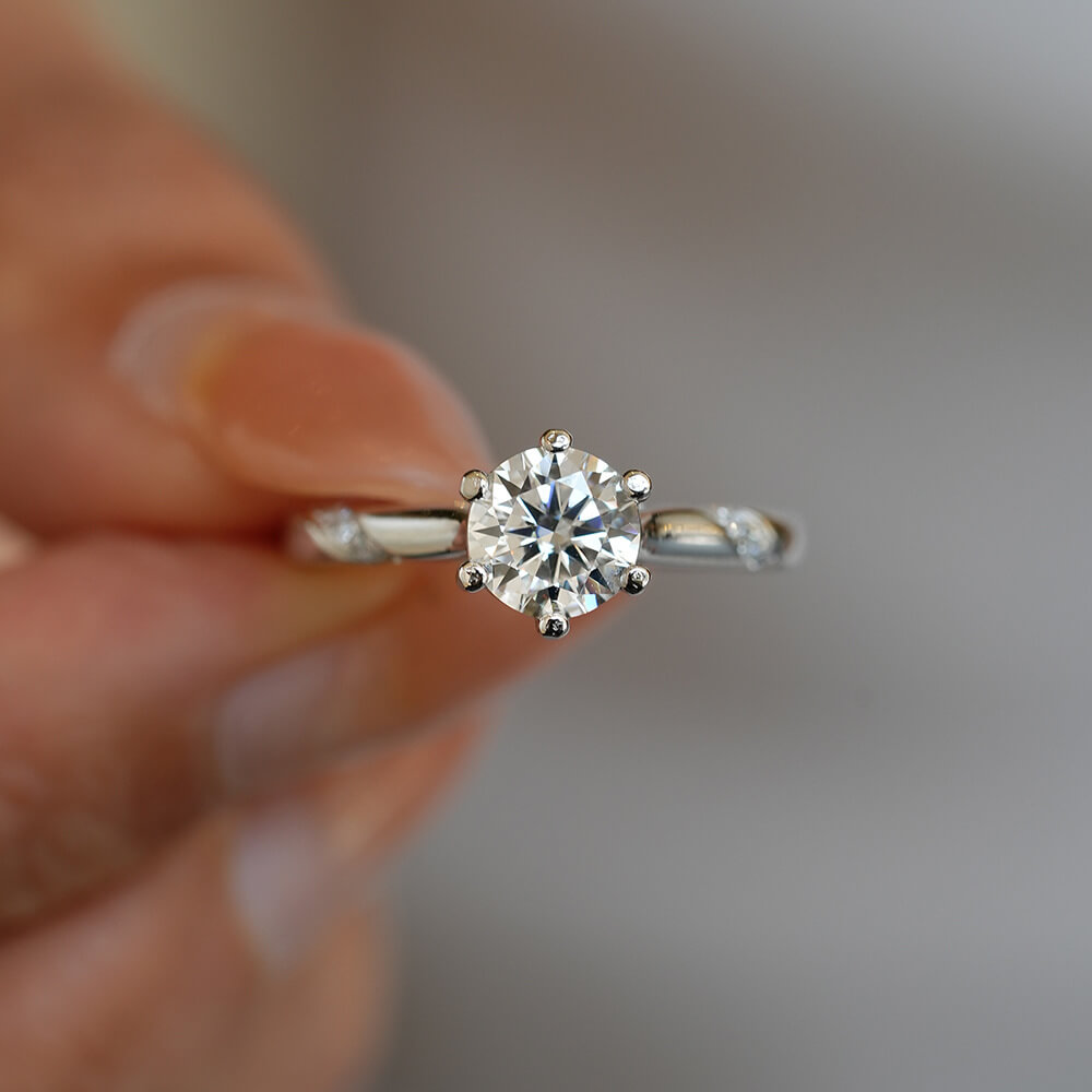 MARDAZA Eternal Twist Round Cut Sterling Silver Moissanite Ring