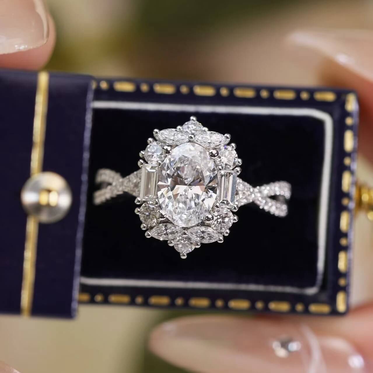 MARDAZA Twist Oval Cut Sterling Silver Polaris Moissanite Ring