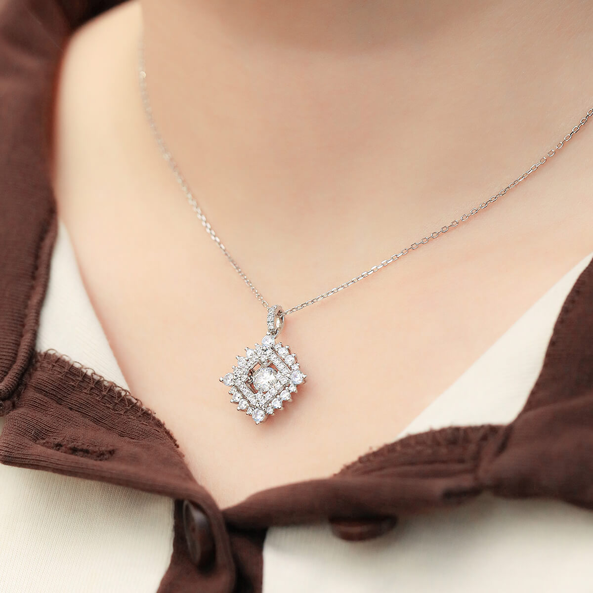 MARDAZA Dancing Halo Frame Round Cut Sterling Silver Moissanite Necklace