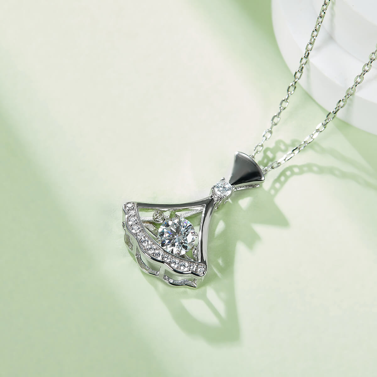 MARDAZA Dancing Fan Round Cut Sterling Silver Moissanite Necklace
