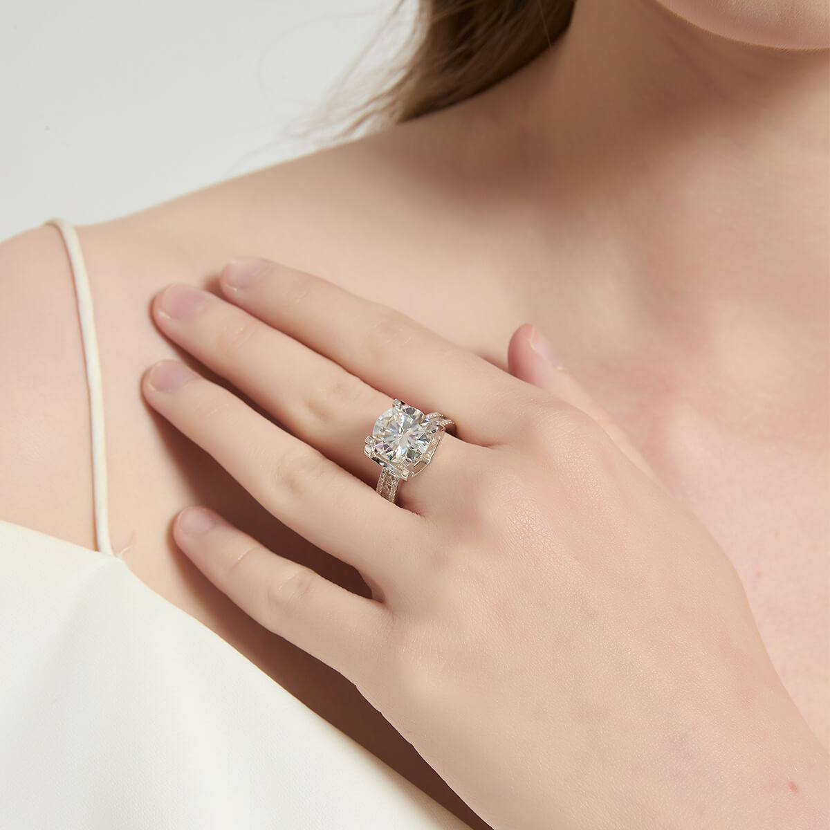 MARDAZA Luxury Round Cut Sterling Silver Moissanite Ring