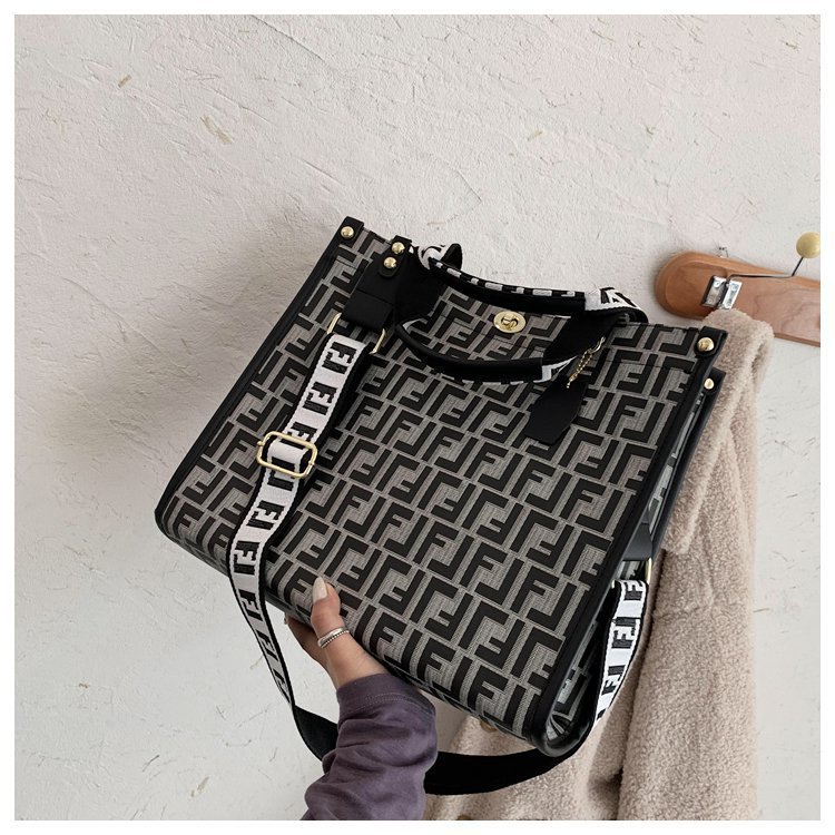 2023 Portable Messenger Versatile Trendy Tote Bag