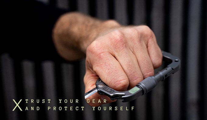 Rugged Ti multitool carabiner w. Window breaker