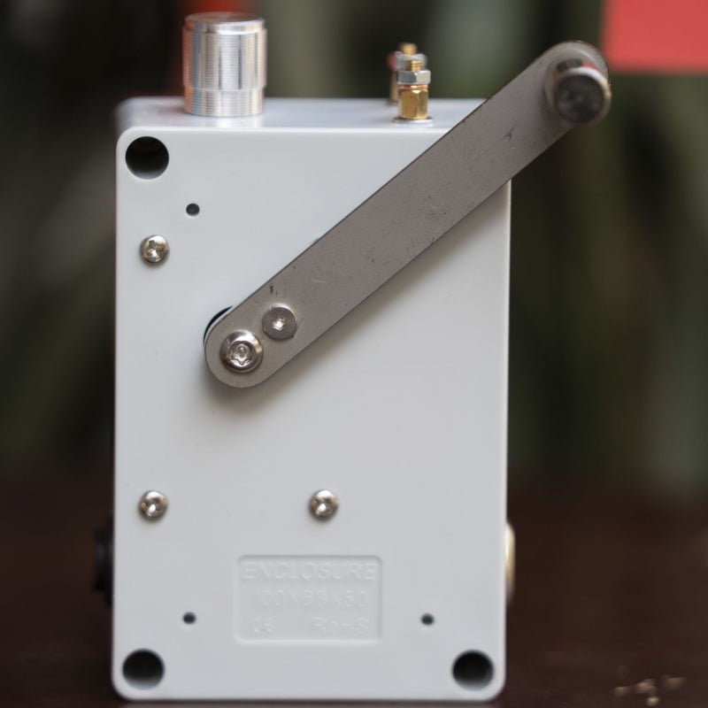 Cool Portable hand-crank generator lighting ignition USB charging