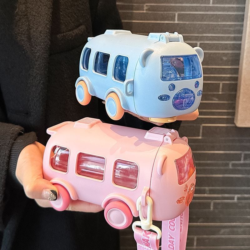 🎁Perfect gift for children 🚌Portable mug in the shape of a bus with shoulder strap.