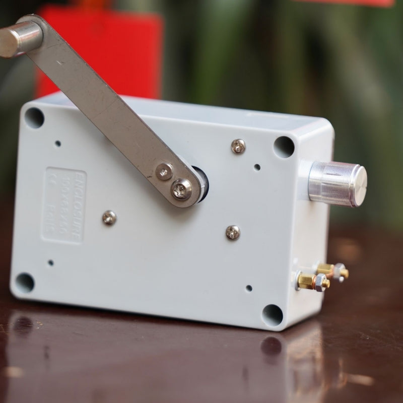 Cool Portable hand-crank generator lighting ignition USB charging