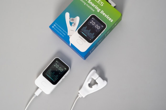 Anti-snoring tongue trainer