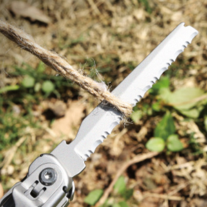 Outdoor multifunctional pliers