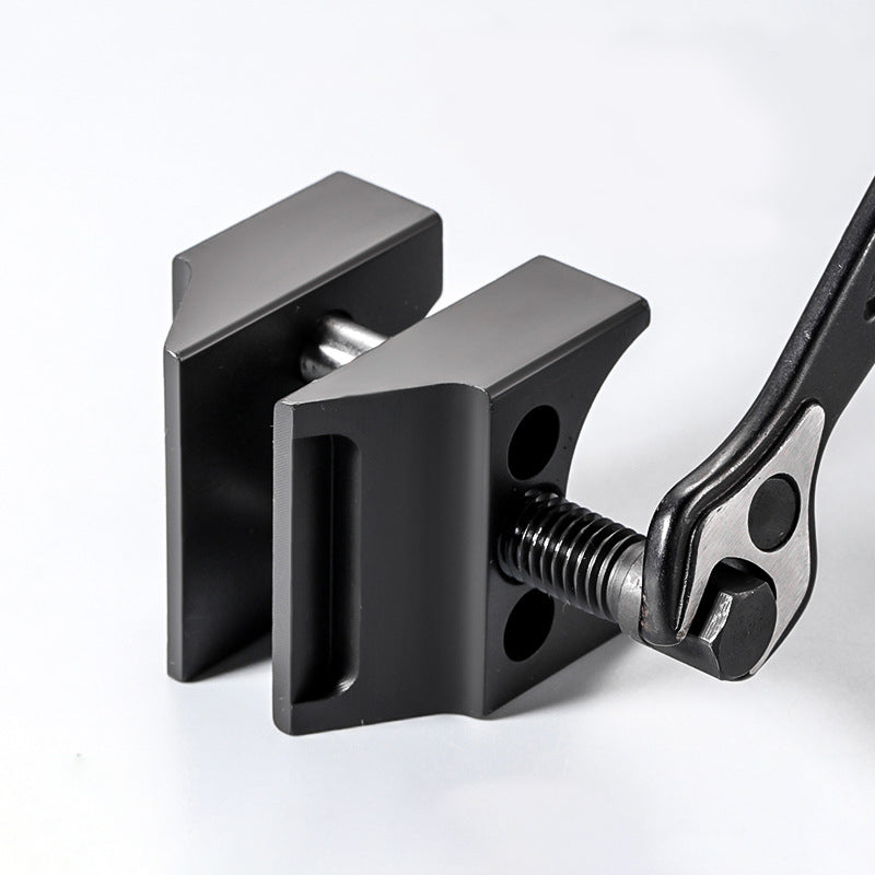 Set of tools for separating and expanding car suspension struts