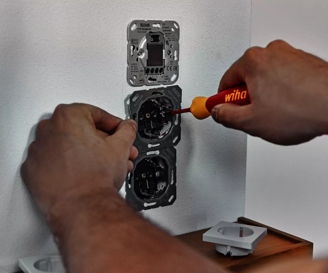 Wiha 28393 7-Piece SlimLine Ultra-Driver Insulated Blade Set Slotted, Phillips