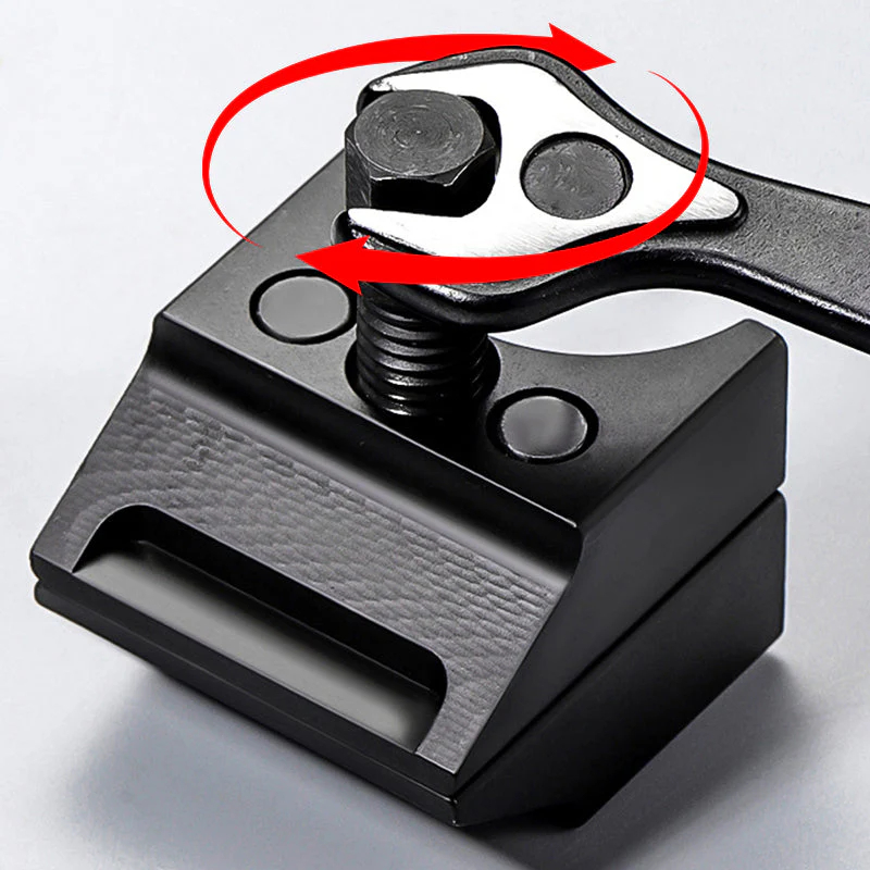 🔧 Special tool for McPherson strut – quick and safe separation!