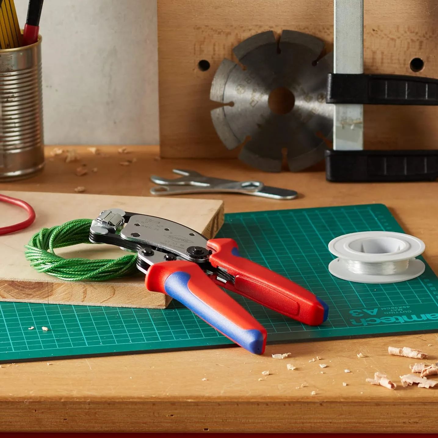  KNIPEX Twistor®16 Crimping head can be rotated 360°, with 8 locking positions.