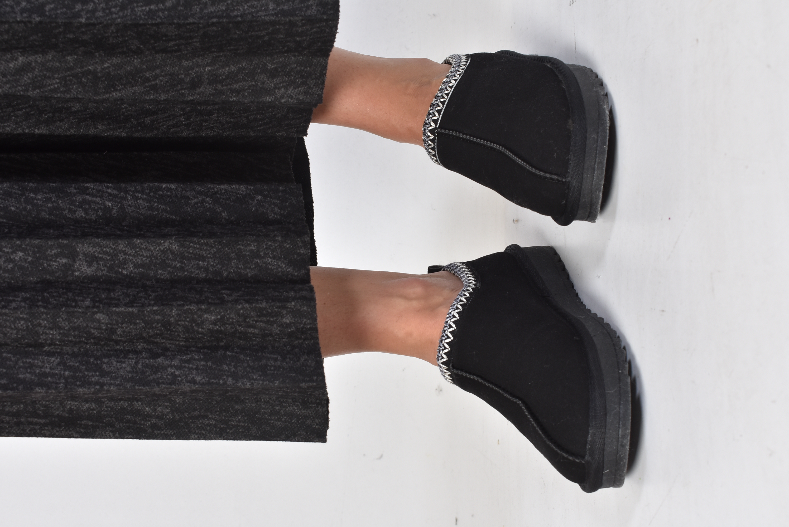 4/Black