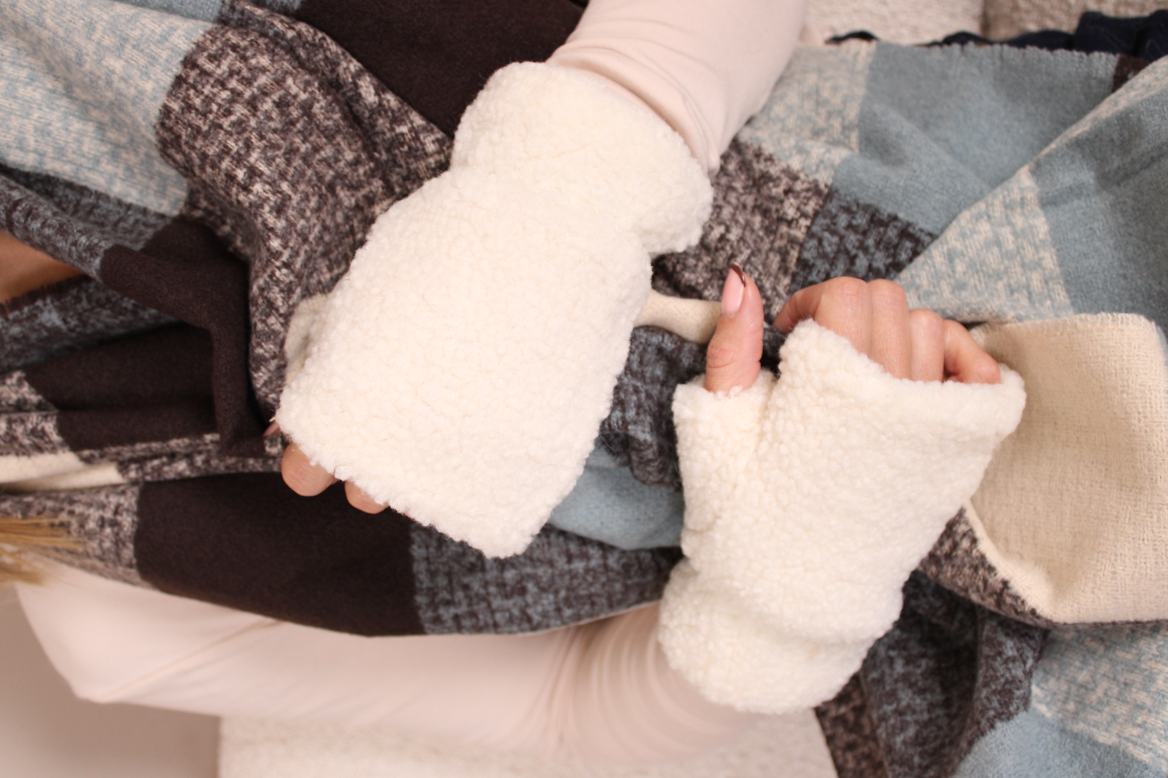 Oslo Boucle Fingerless Mitts