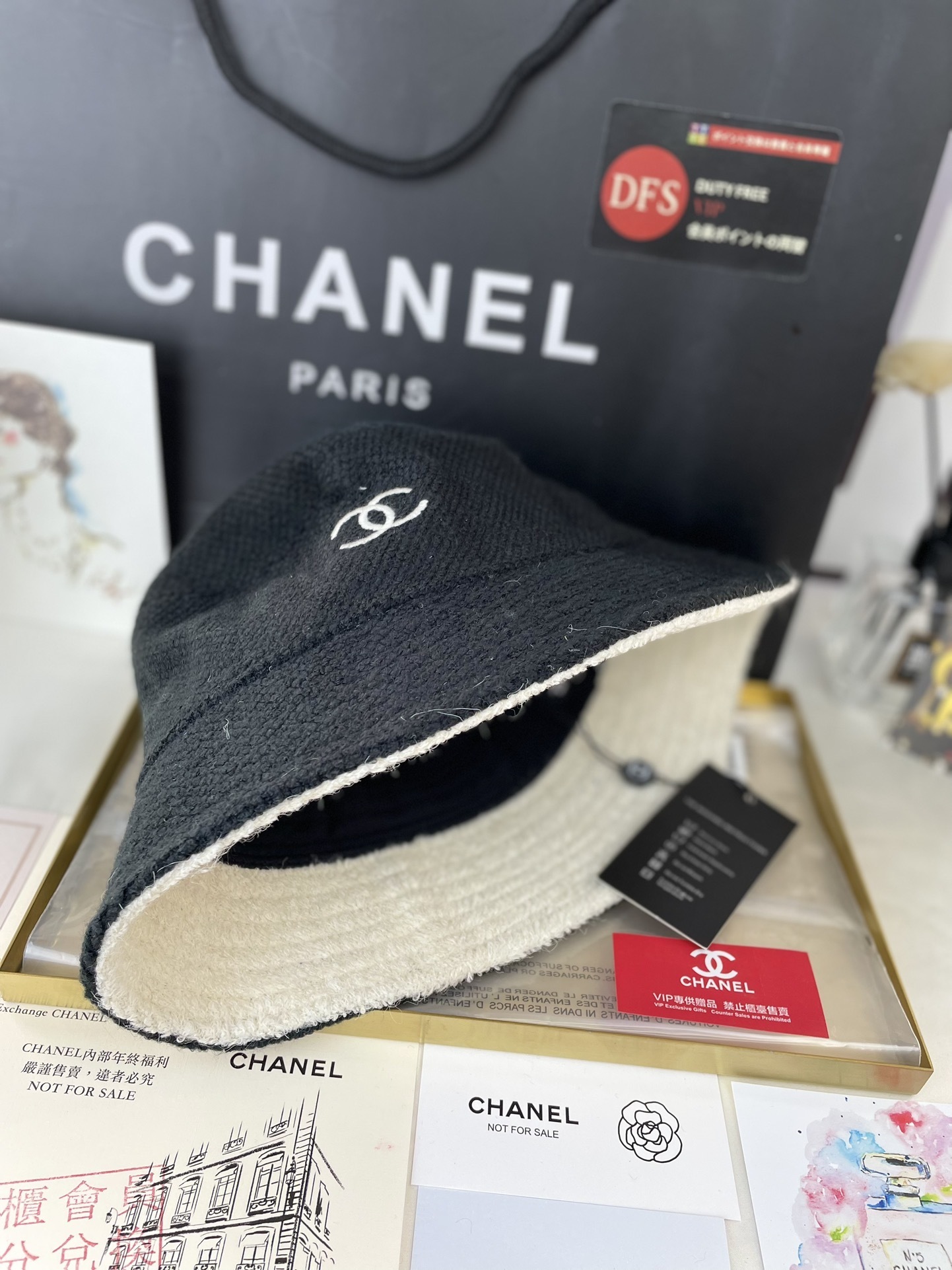  Chanel Black Bucket Hat