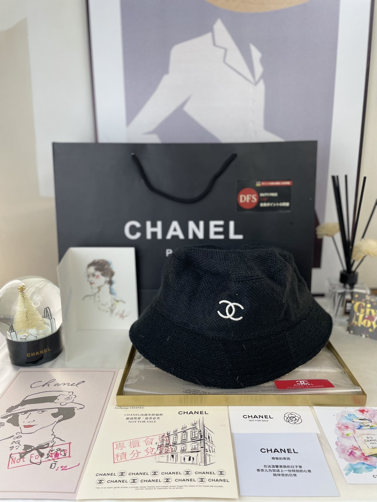  Chanel Black Bucket Hat