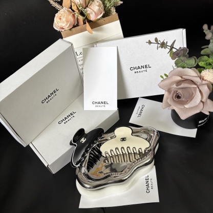 Chanel Large Shark Clip