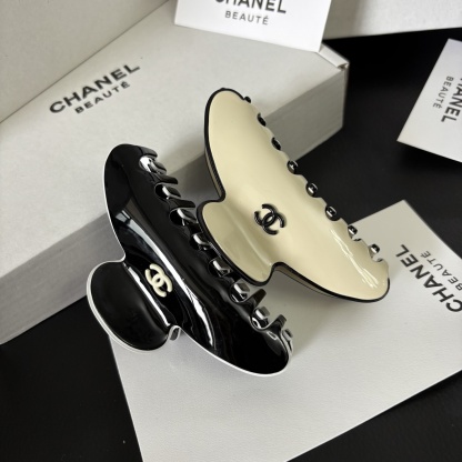 Chanel Large Shark Clip