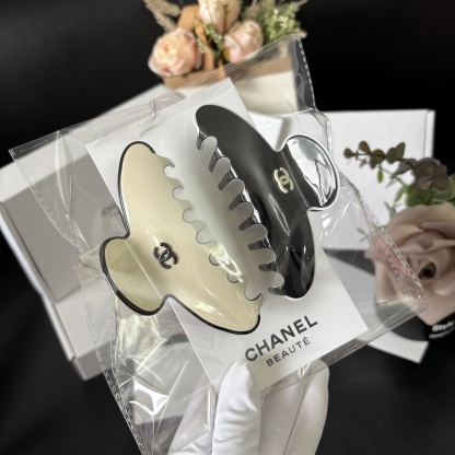 Chanel Large Shark Clip