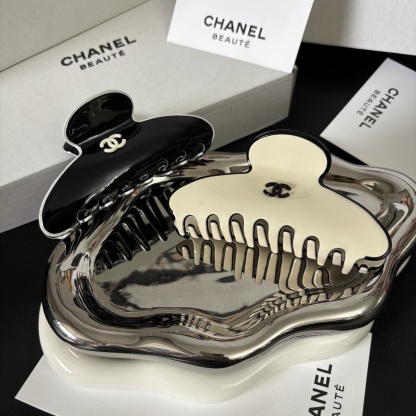 Chanel Large Shark Clip