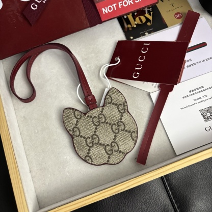  Gucci Charm, Zoo Collection Kitten Pendant