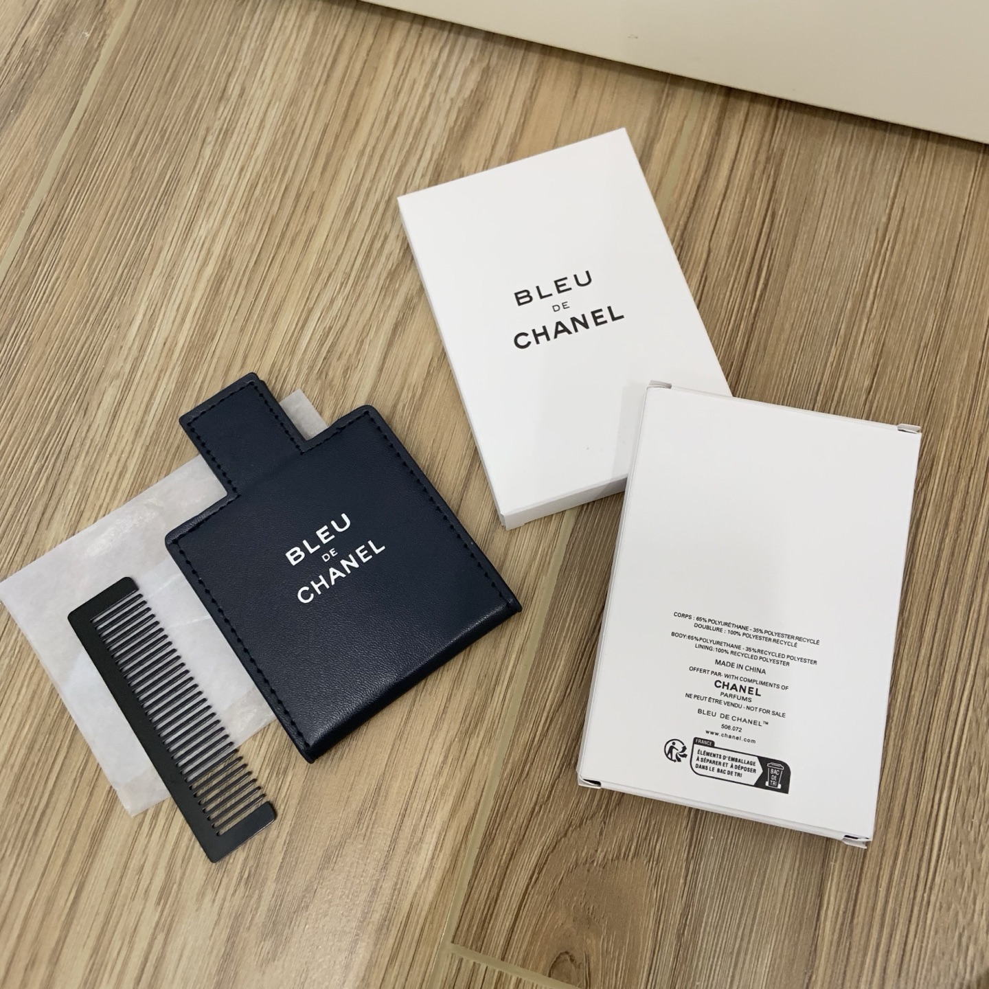CHANEL Perfume-Design Mirror & Comb Set | Portable Vanity Compact 11x7.5cm (Pink/Gold)