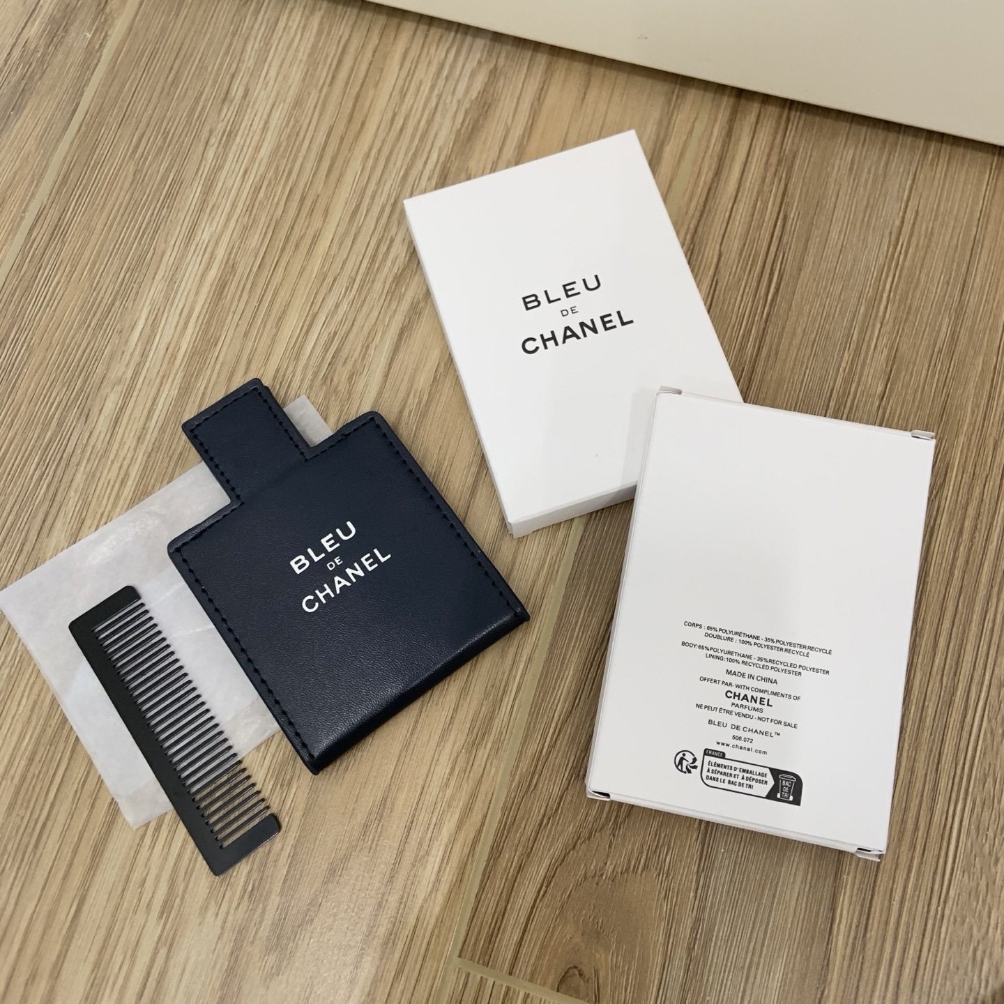 CHANEL Perfume-Design Mirror & Comb Set | Portable Vanity Compact 11x7.5cm (Pink/Gold)