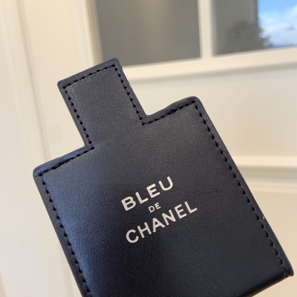 CHANEL Perfume-Design Mirror & Comb Set | Portable Vanity Compact 11x7.5cm (Pink/Gold)