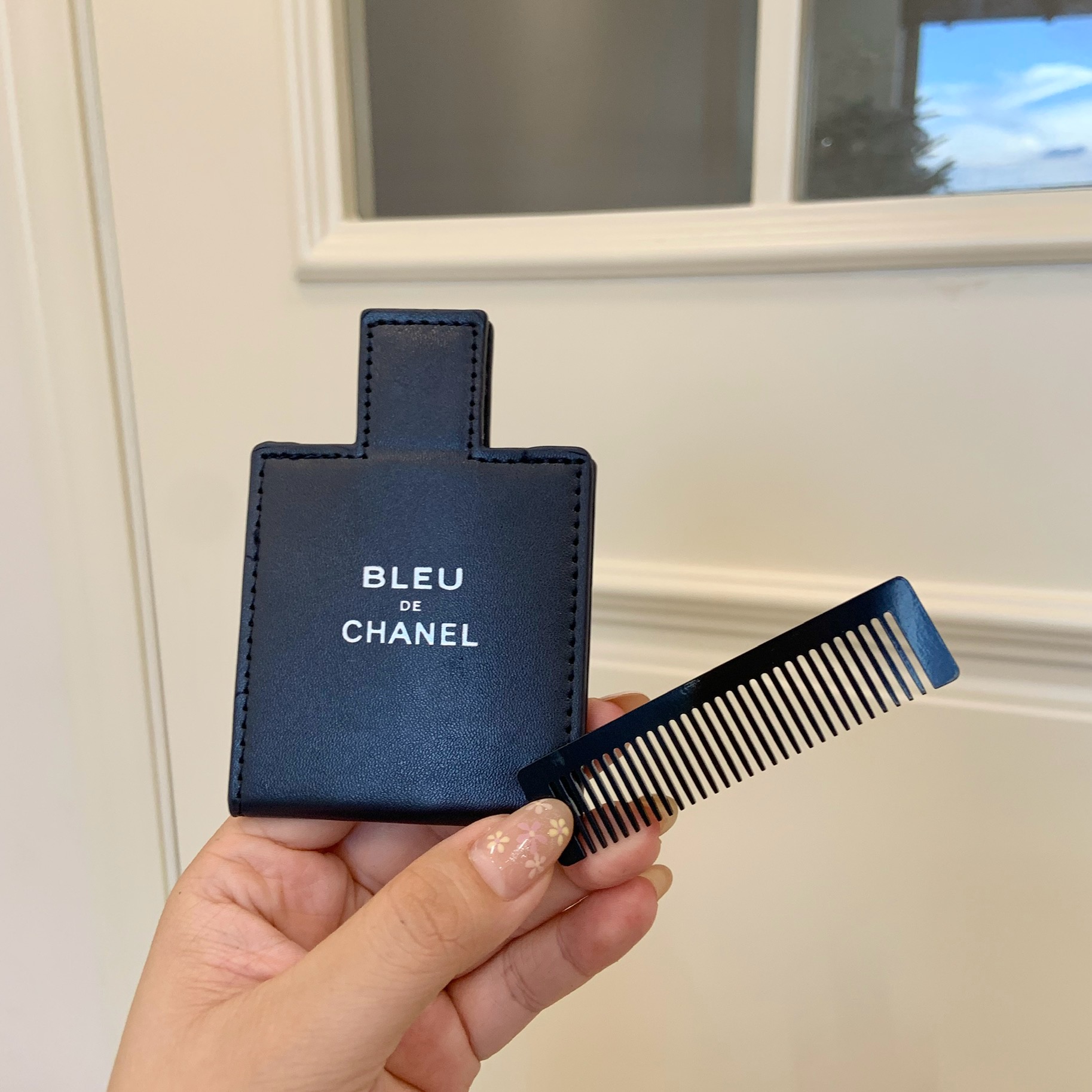 CHANEL Perfume-Design Mirror & Comb Set | Portable Vanity Compact 11x7.5cm (Pink/Gold)