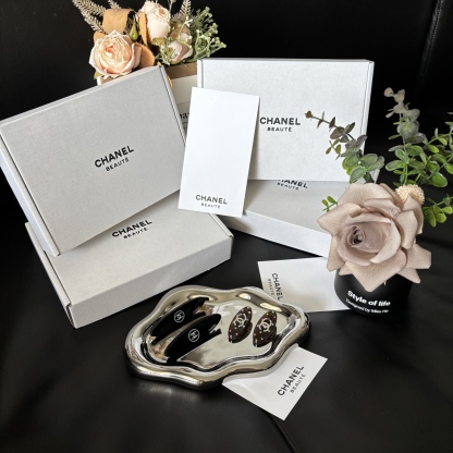CHANEL Duckbill Clip 4-Piece Set | Slim French Hair Grips (Gold/Silver) Limited