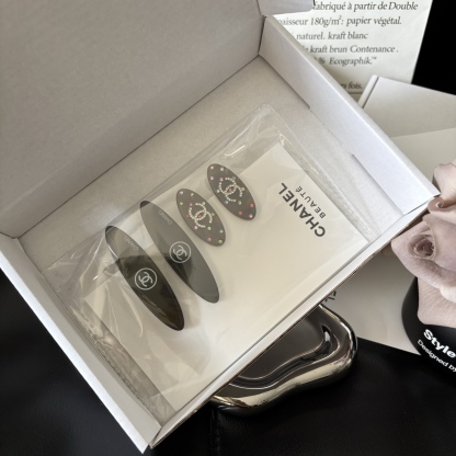 CHANEL Duckbill Clip 4-Piece Set | Slim French Hair Grips (Gold/Silver) Limited