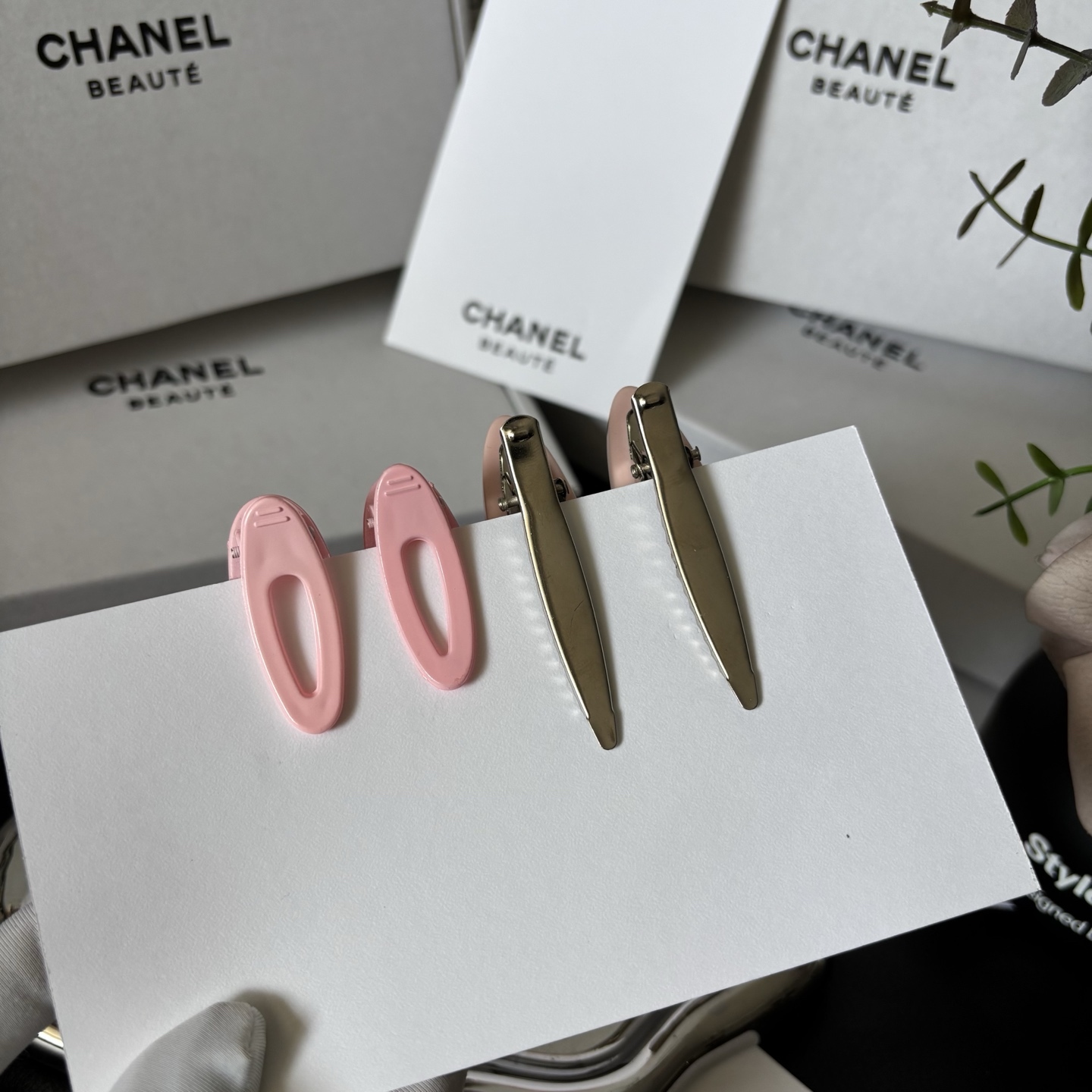 CHANEL Duckbill Clip 4-Piece Set | Slim French Hair Grips (Gold/Silver) Limited