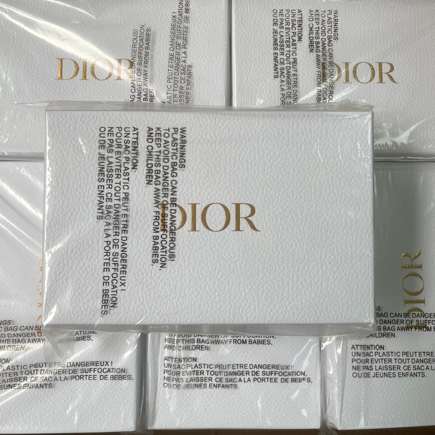 ① DIOR 4PC Brush Set + Case | $600 Value 25cm ② DIOR GWP Vanity Case Solo | TSA-Fit 25cm