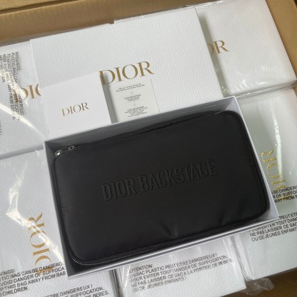① DIOR 4PC Brush Set + Case | $600 Value 25cm ② DIOR GWP Vanity Case Solo | TSA-Fit 25cm