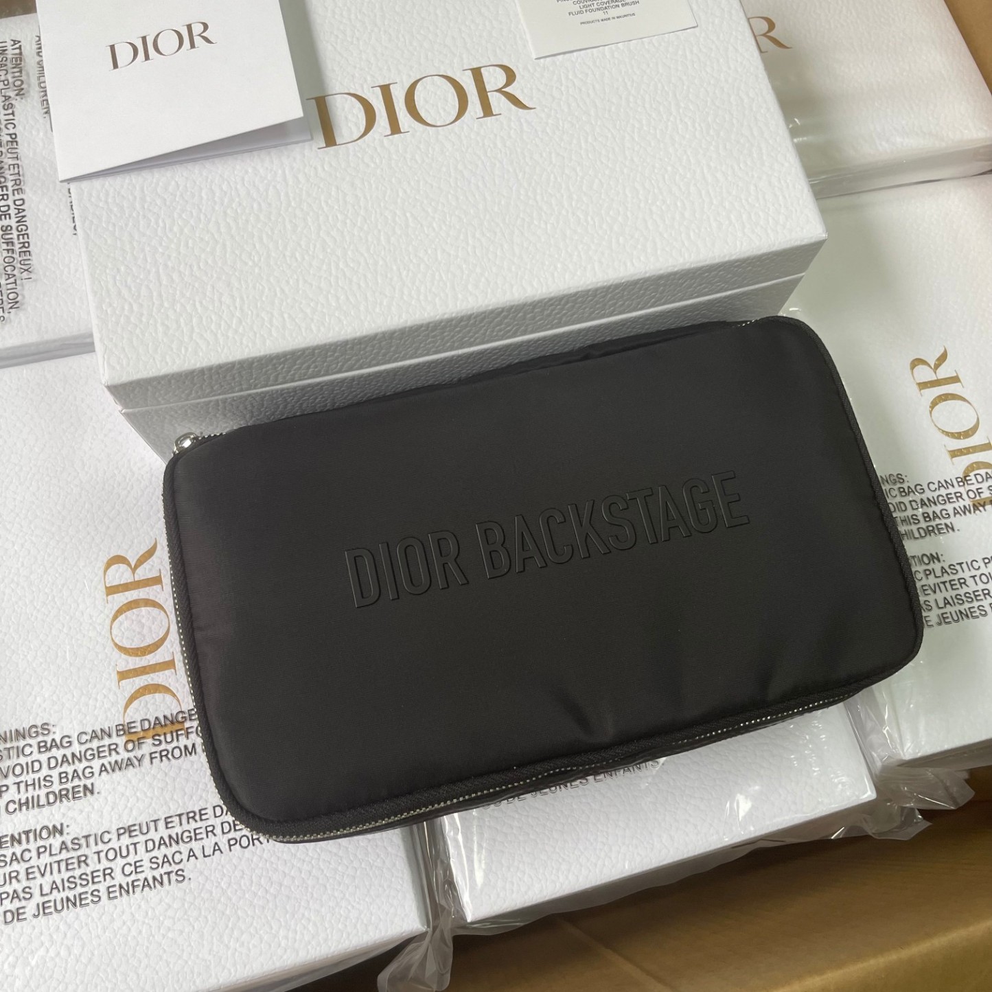 ① DIOR 4PC Brush Set + Case | $600 Value 25cm ② DIOR GWP Vanity Case Solo | TSA-Fit 25cm