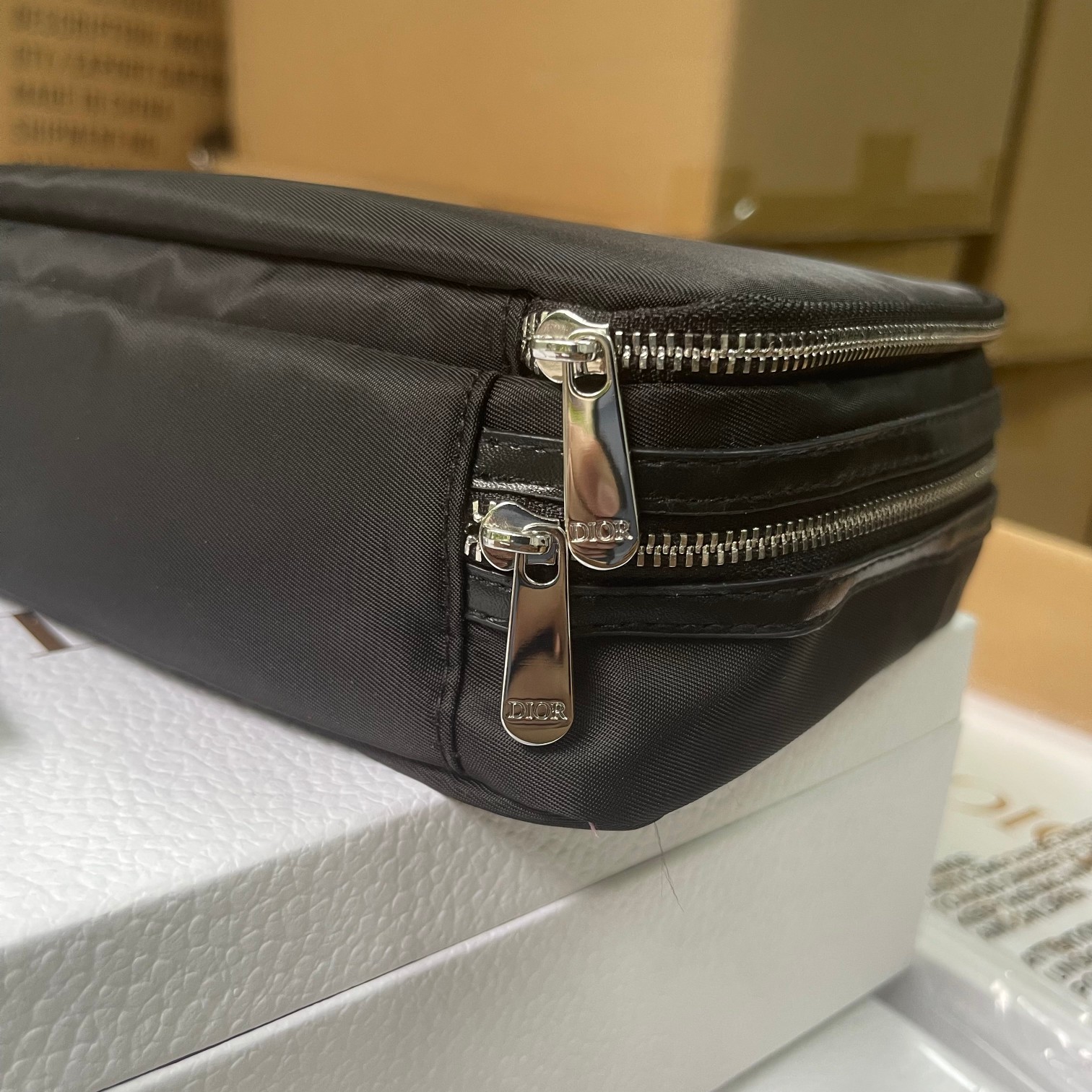 ① DIOR 4PC Brush Set + Case | $600 Value 25cm ② DIOR GWP Vanity Case Solo | TSA-Fit 25cm