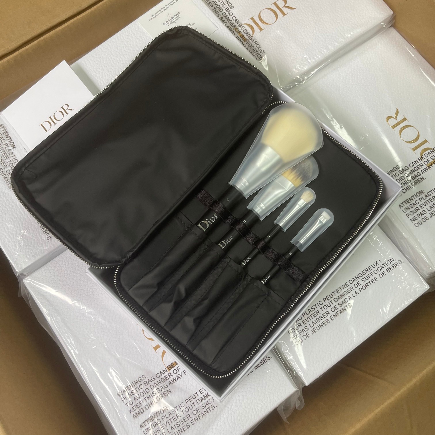 ① DIOR 4PC Brush Set + Case | $600 Value 25cm ② DIOR GWP Vanity Case Solo | TSA-Fit 25cm