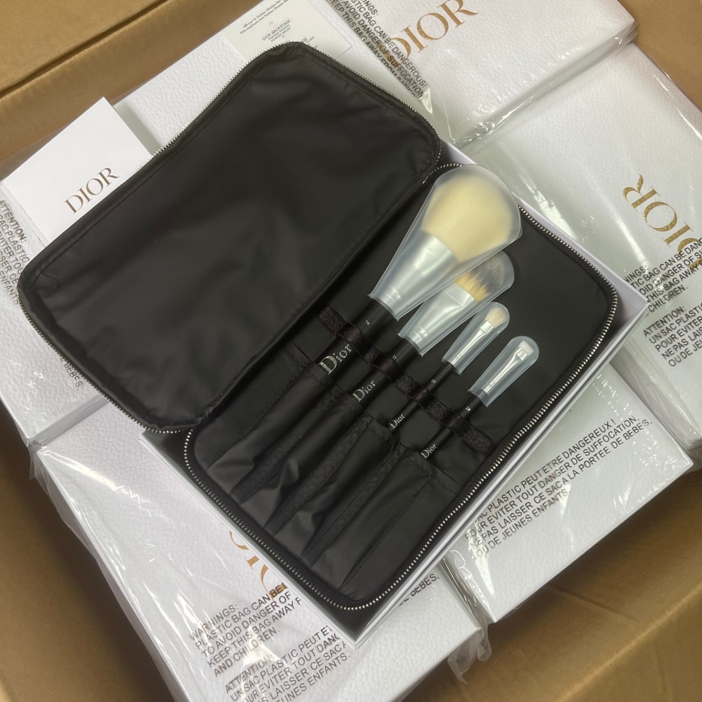① DIOR 4PC Brush Set + Case | $600 Value 25cm ② DIOR GWP Vanity Case Solo | TSA-Fit 25cm