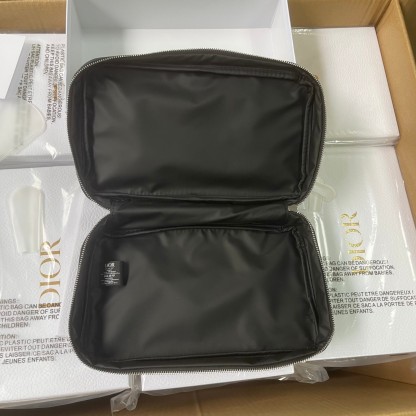 ① DIOR 4PC Brush Set + Case | $600 Value 25cm ② DIOR GWP Vanity Case Solo | TSA-Fit 25cm
