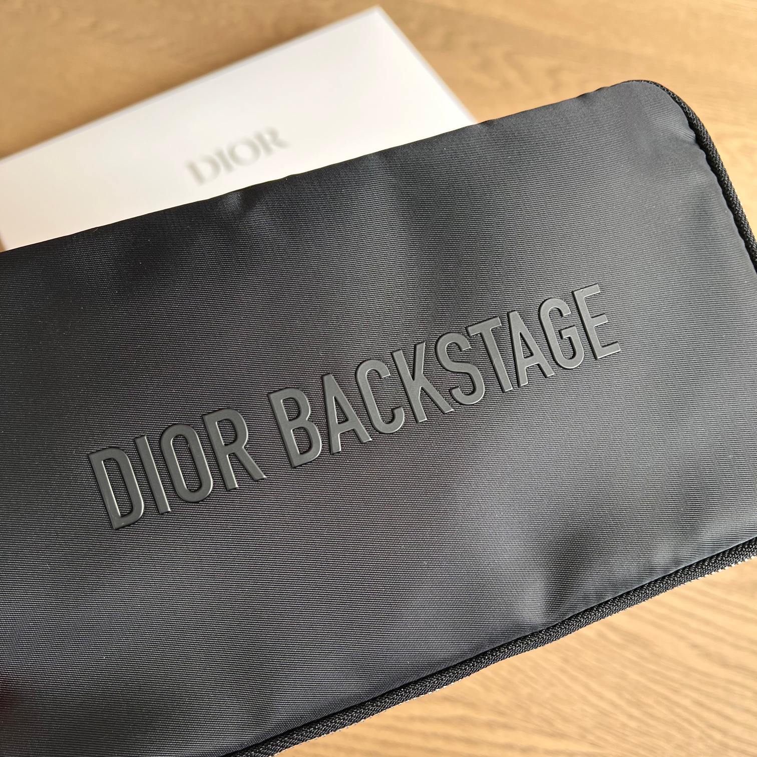 ① DIOR 4PC Brush Set + Case | $600 Value 25cm ② DIOR GWP Vanity Case Solo | TSA-Fit 25cm