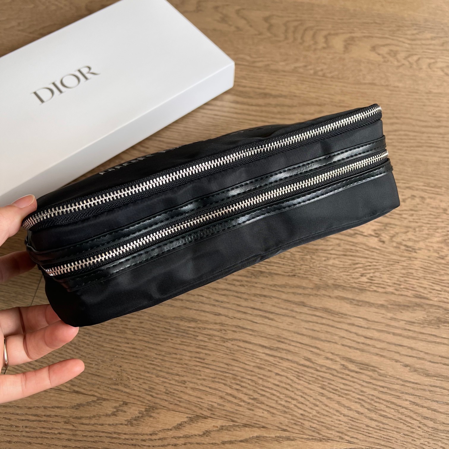 ① DIOR 4PC Brush Set + Case | $600 Value 25cm ② DIOR GWP Vanity Case Solo | TSA-Fit 25cm
